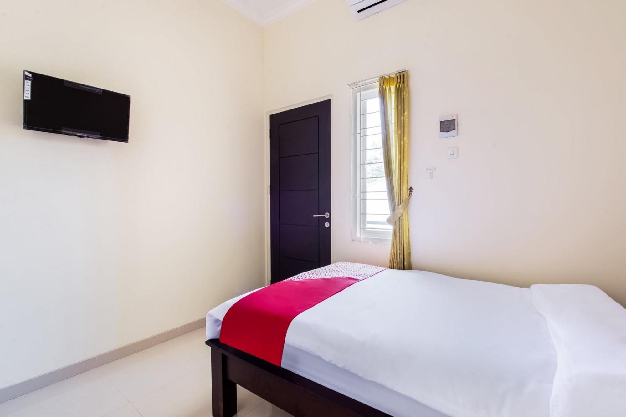 Oyo Life 3398 Griya Rm 19 Syariah Hotel Surabaia Exterior foto