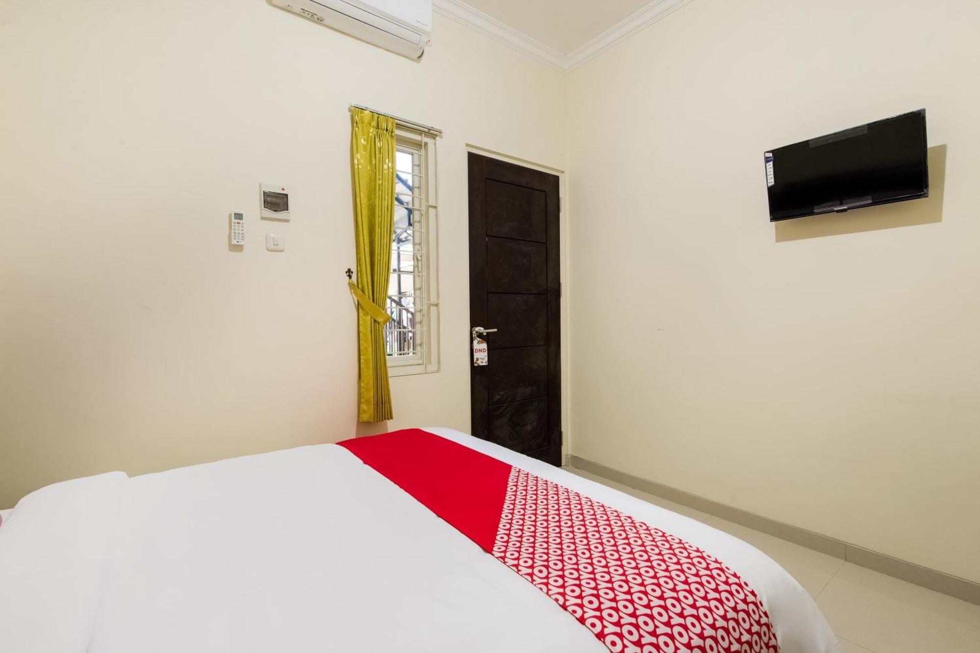 Oyo Life 3398 Griya Rm 19 Syariah Hotel Surabaia Exterior foto