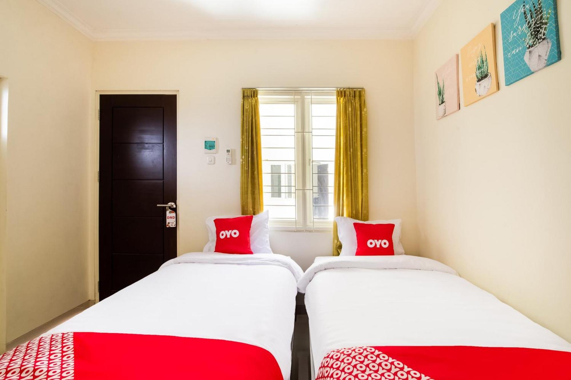 Oyo Life 3398 Griya Rm 19 Syariah Hotel Surabaia Exterior foto