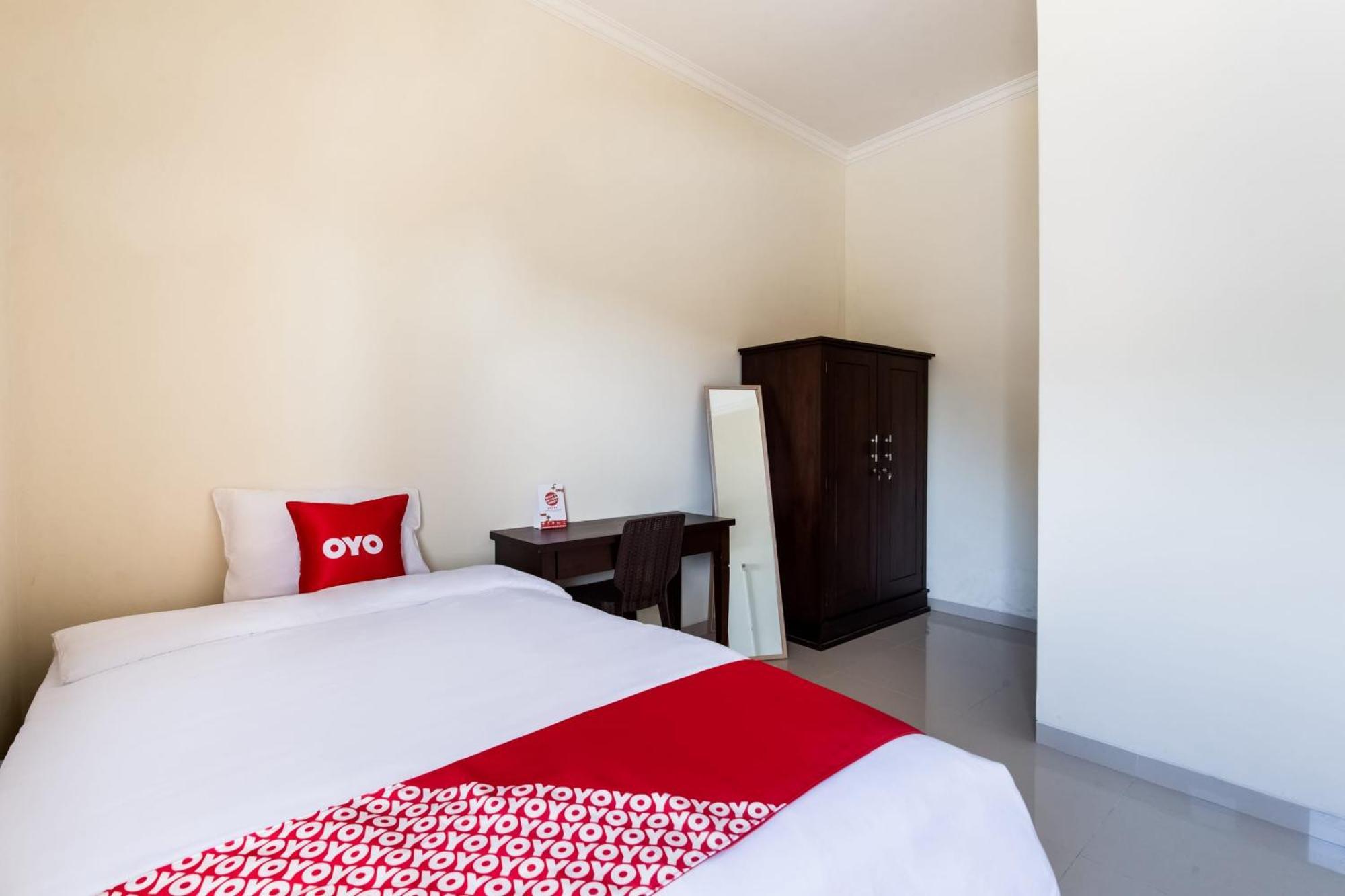 Oyo Life 3398 Griya Rm 19 Syariah Hotel Surabaia Exterior foto
