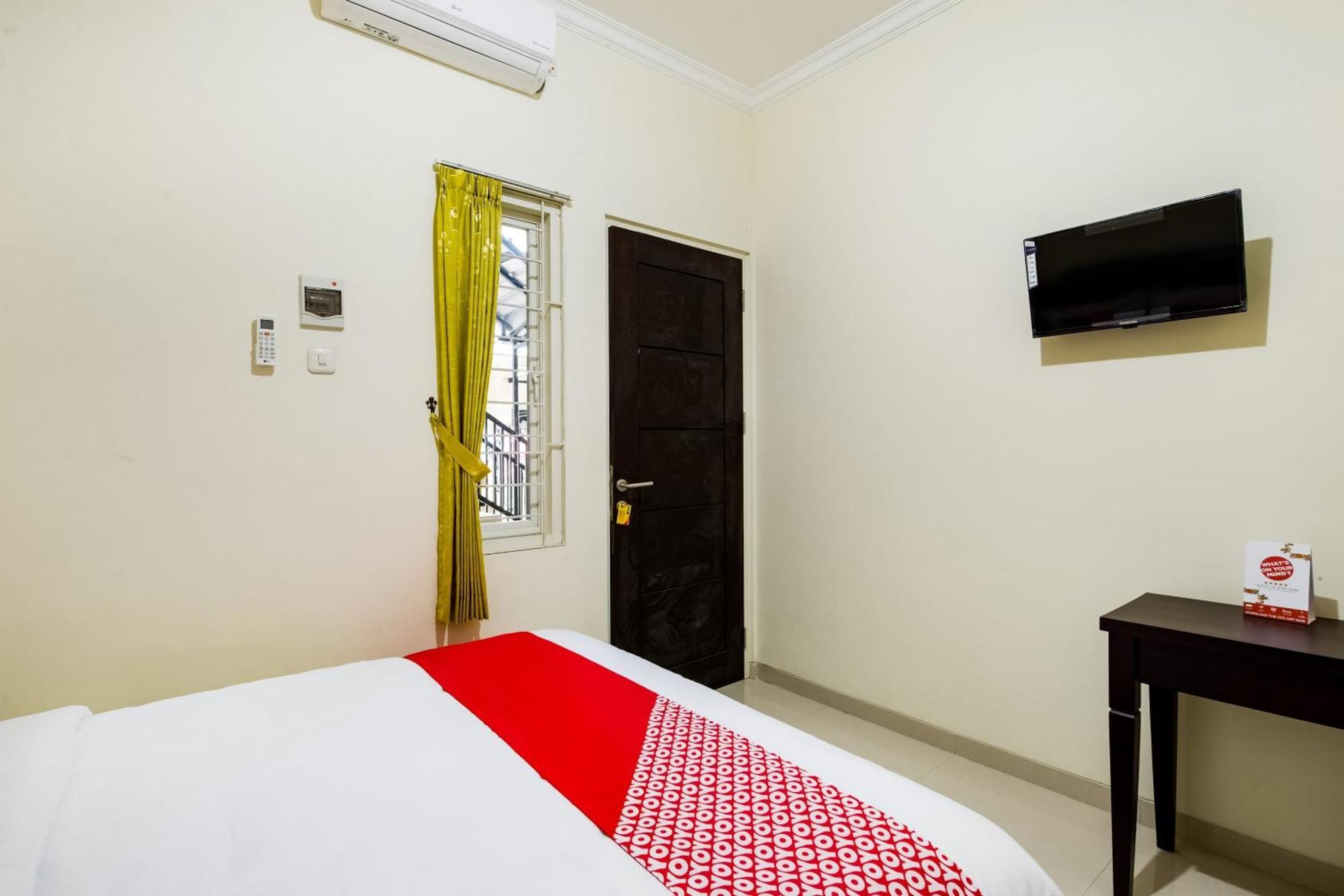 Oyo Life 3398 Griya Rm 19 Syariah Hotel Surabaia Exterior foto