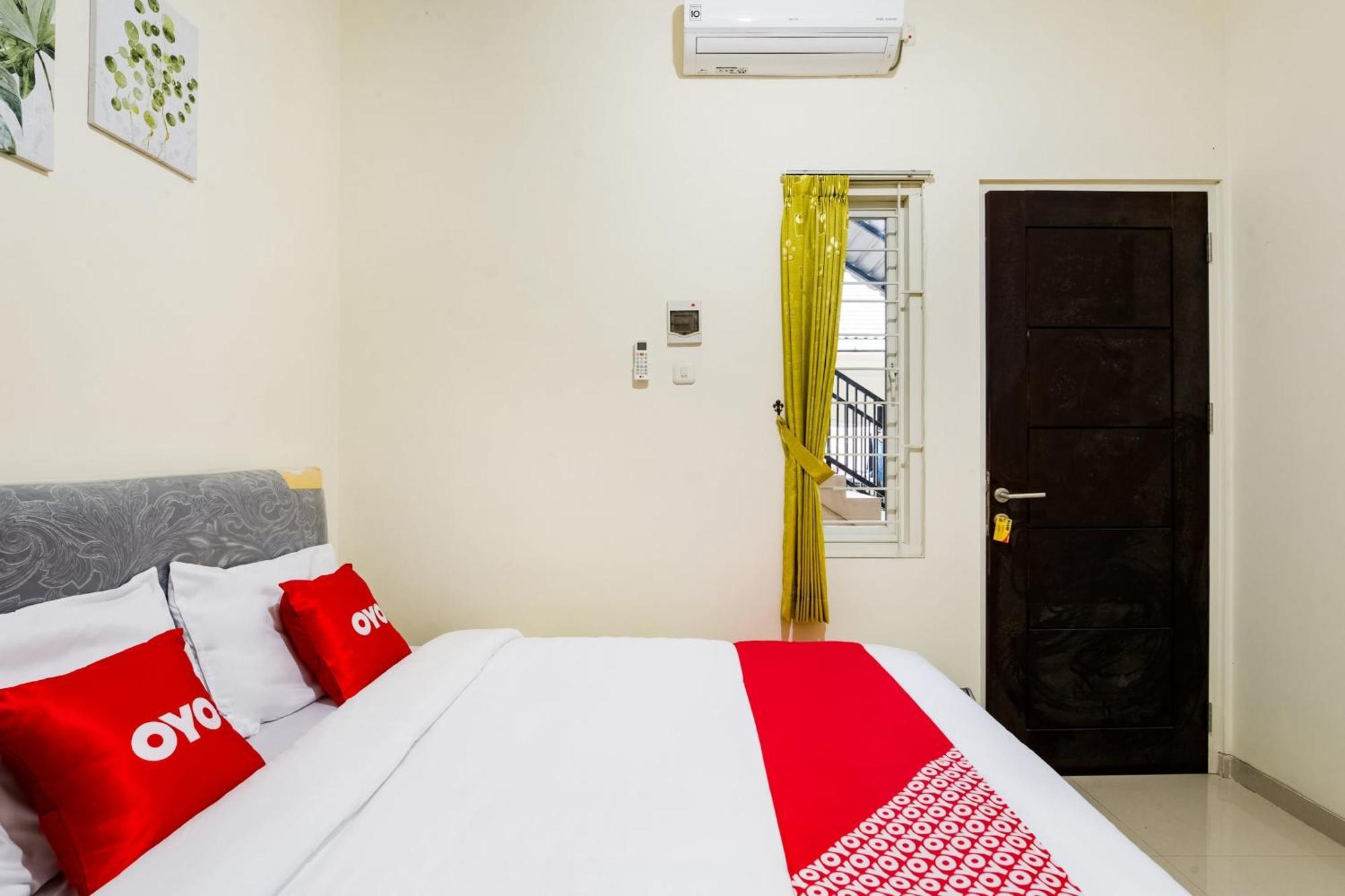 Oyo Life 3398 Griya Rm 19 Syariah Hotel Surabaia Exterior foto