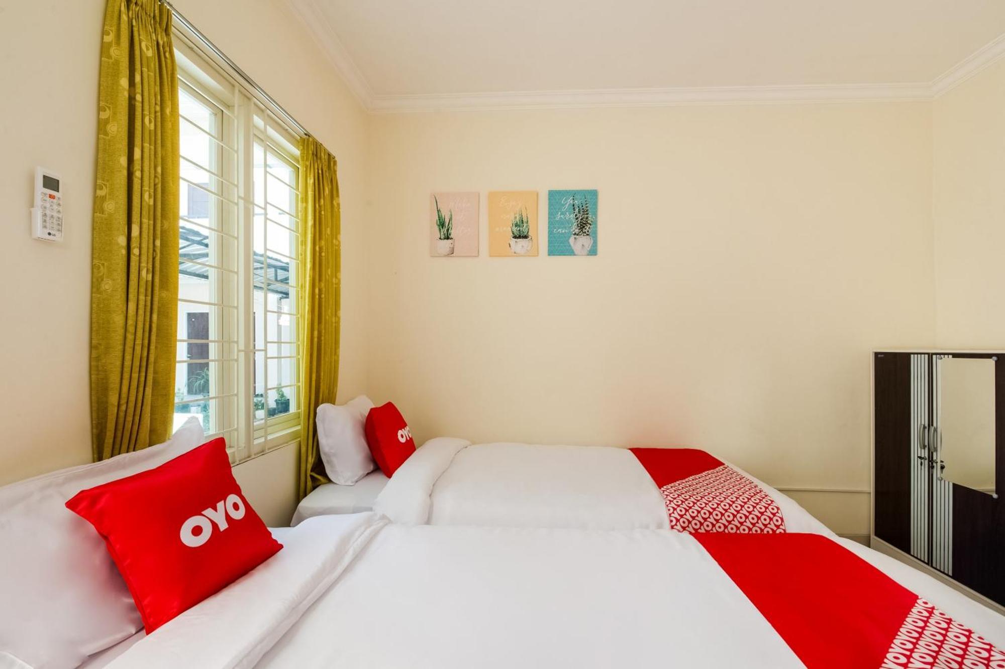 Oyo Life 3398 Griya Rm 19 Syariah Hotel Surabaia Exterior foto