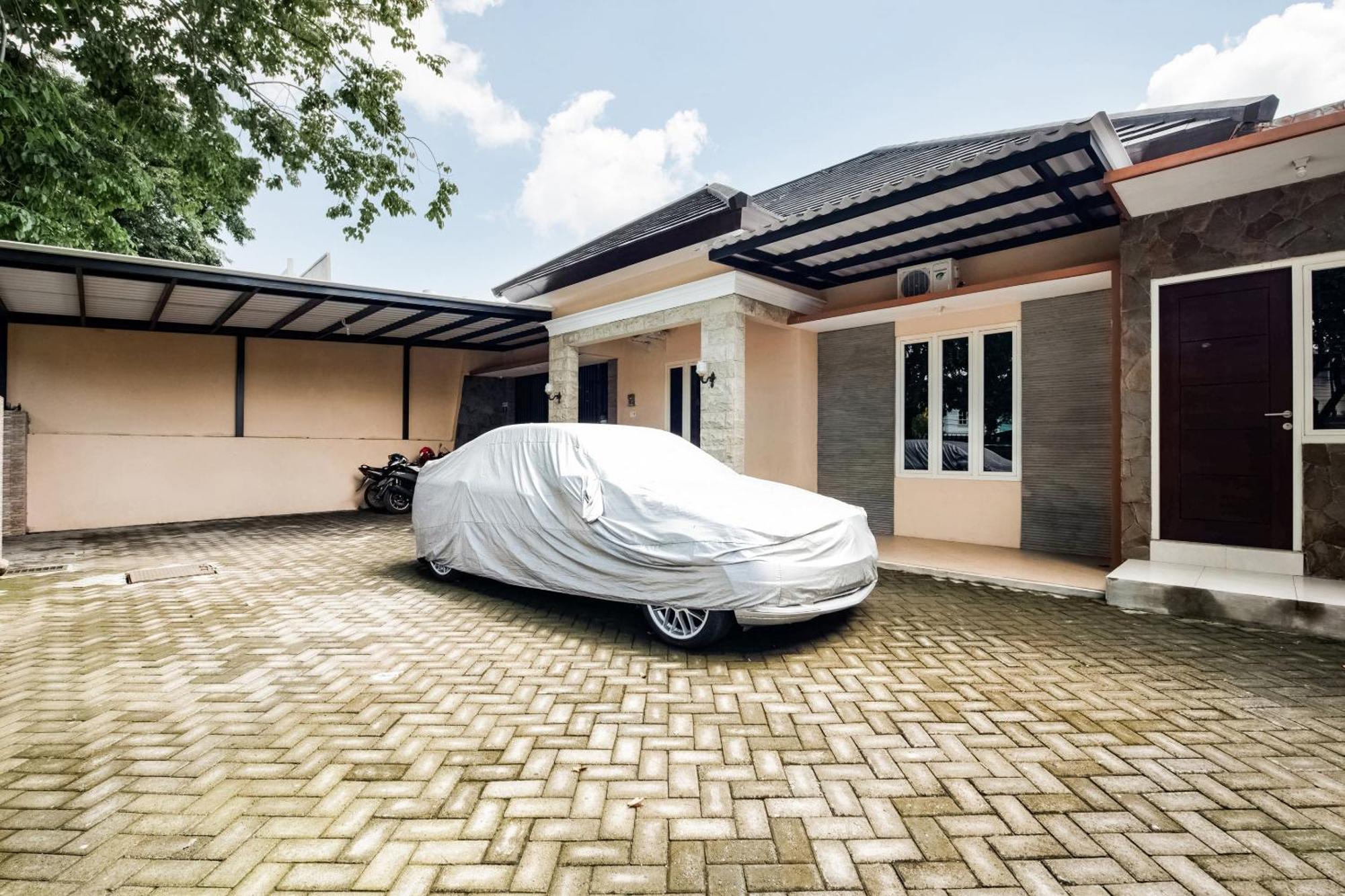 Oyo Life 3398 Griya Rm 19 Syariah Hotel Surabaia Exterior foto