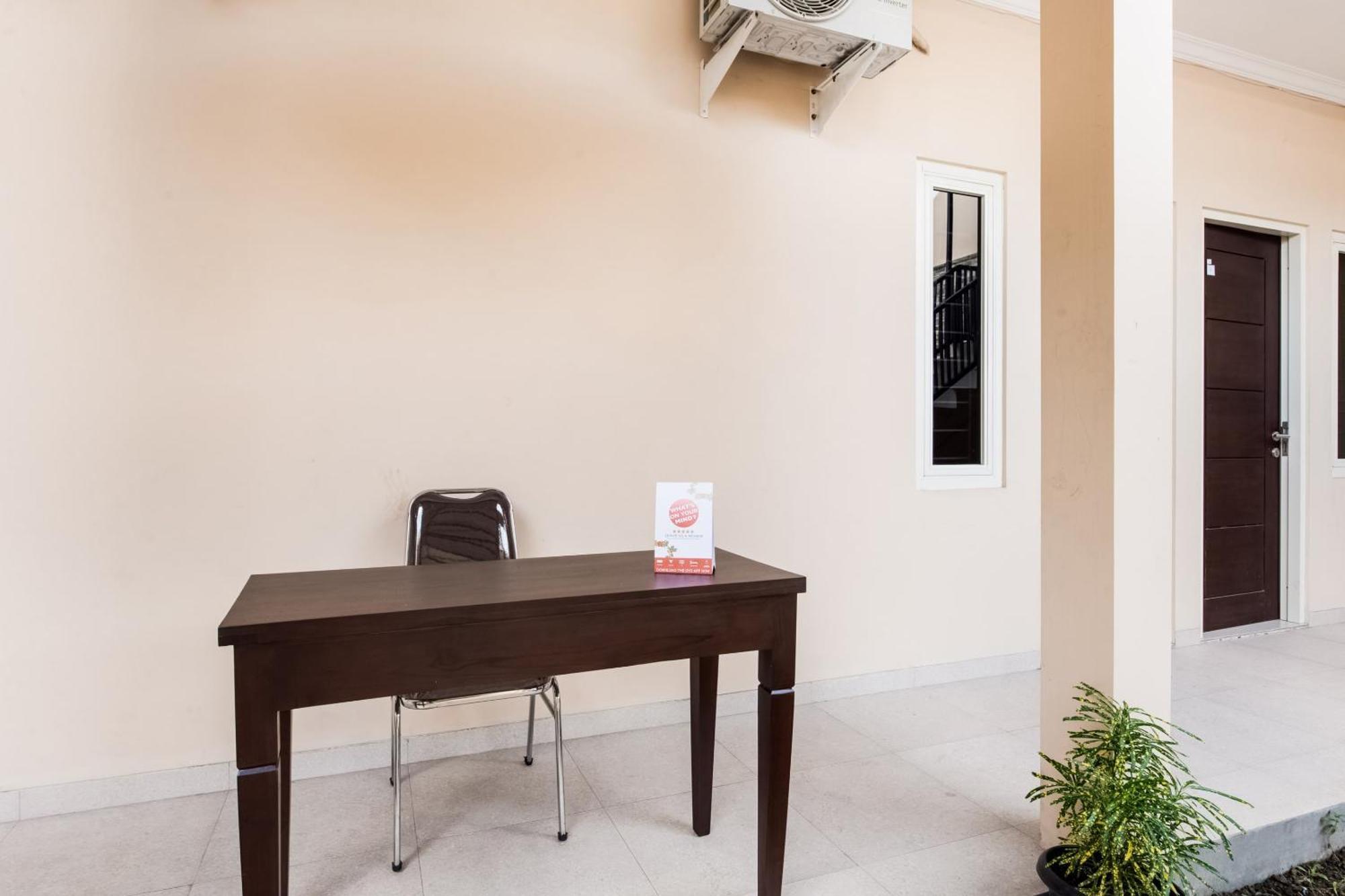 Oyo Life 3398 Griya Rm 19 Syariah Hotel Surabaia Exterior foto