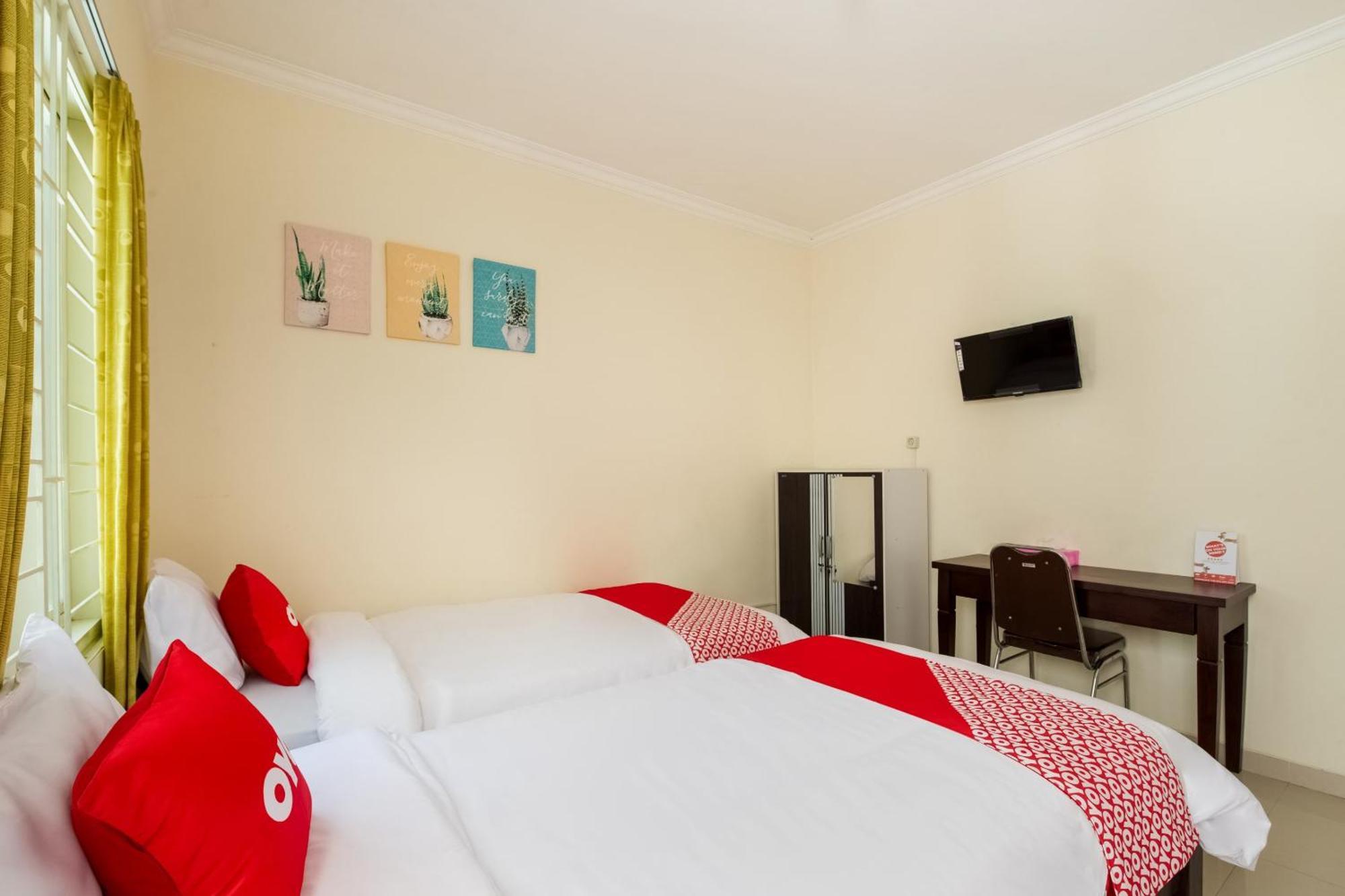 Oyo Life 3398 Griya Rm 19 Syariah Hotel Surabaia Exterior foto