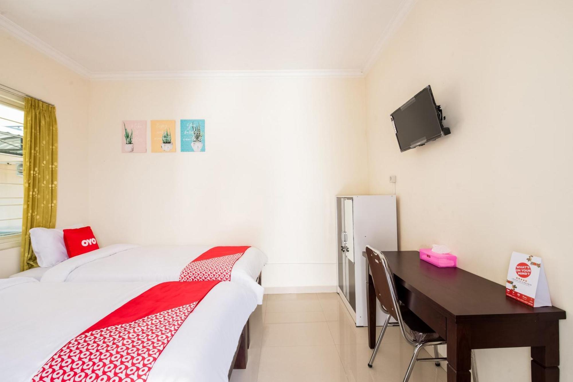 Oyo Life 3398 Griya Rm 19 Syariah Hotel Surabaia Exterior foto