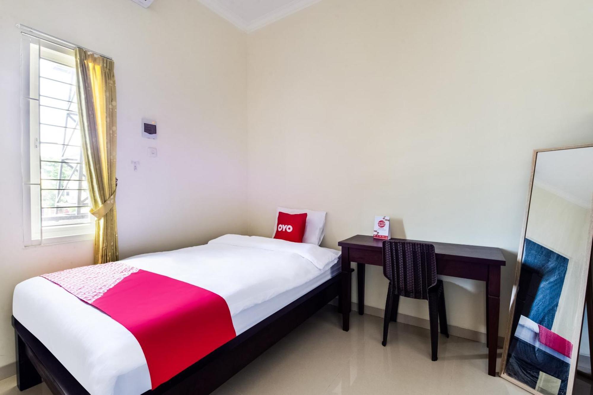 Oyo Life 3398 Griya Rm 19 Syariah Hotel Surabaia Exterior foto