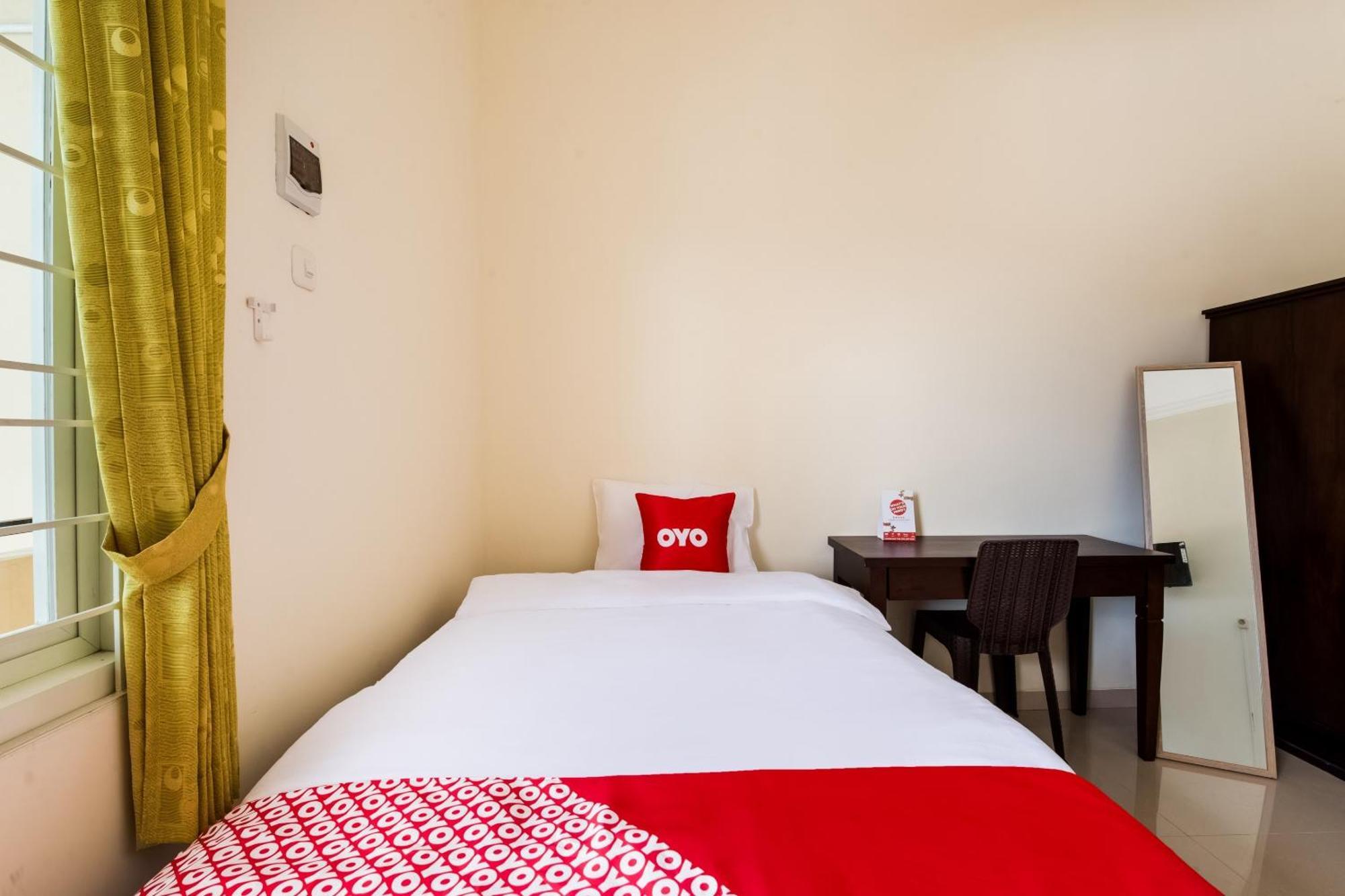 Oyo Life 3398 Griya Rm 19 Syariah Hotel Surabaia Exterior foto