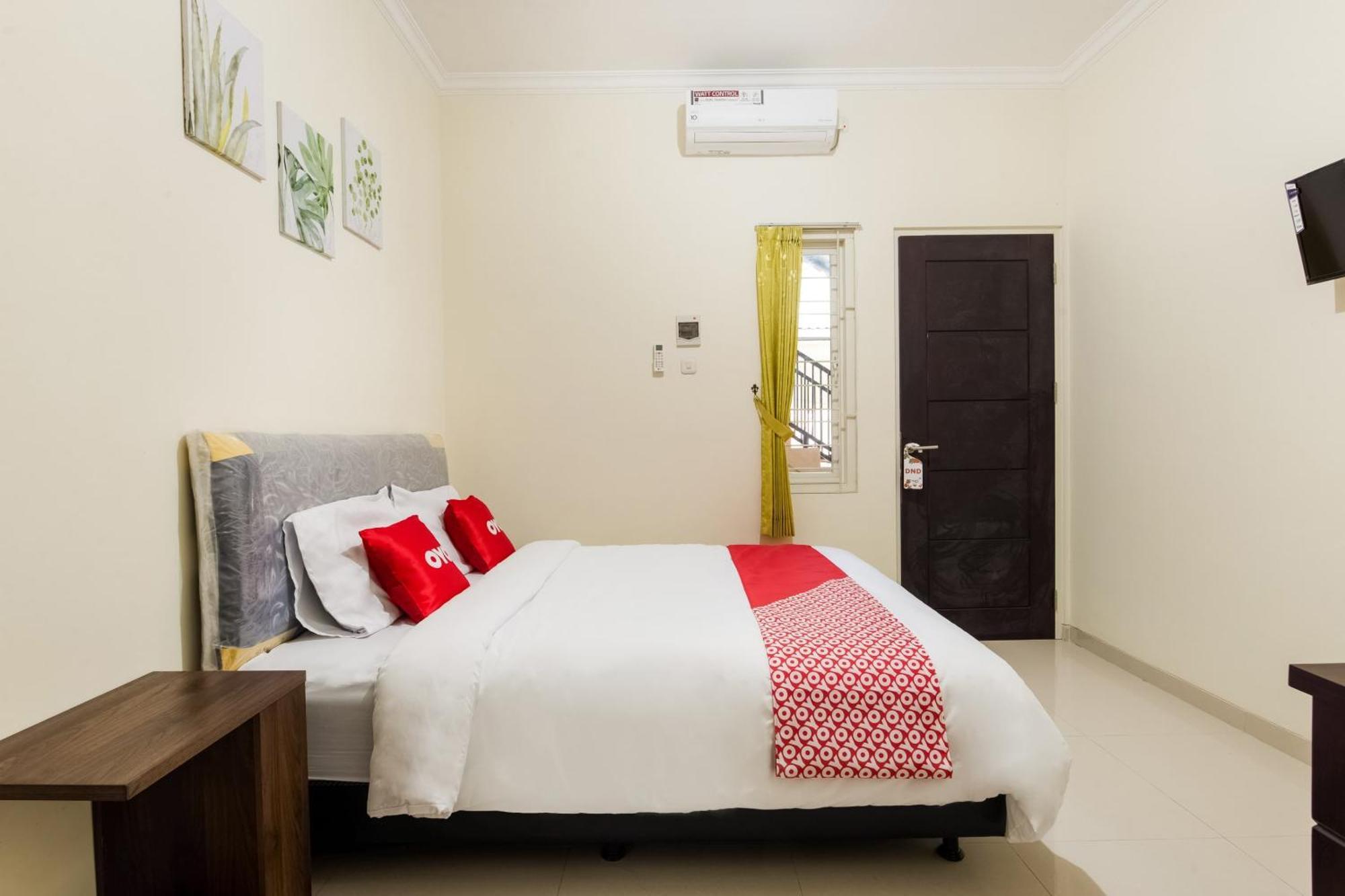 Oyo Life 3398 Griya Rm 19 Syariah Hotel Surabaia Exterior foto